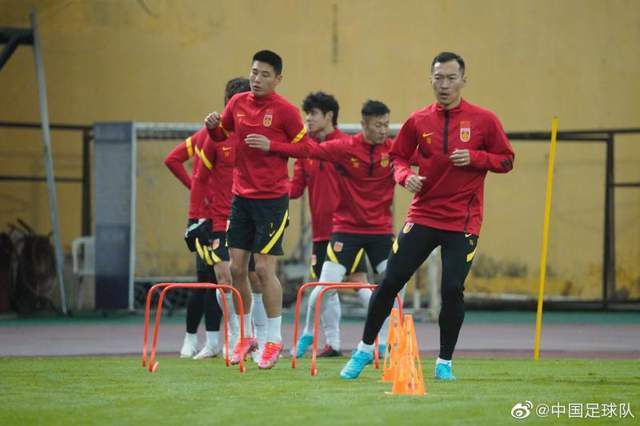 这也清楚地表明，这位来自巴西小镇伊塔佩尼加的巨人已经成为我们的一员，在万众瞩目的舞台上闪耀着光芒。